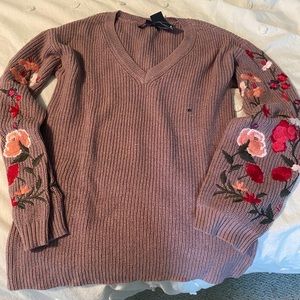 AE XS Floral mauve sweater